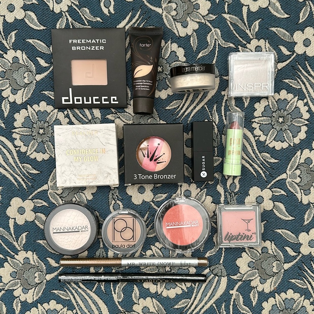 Makeup sample bundle